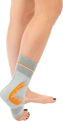 Суппорт голеностопа с боковой поддержкой и защитой 