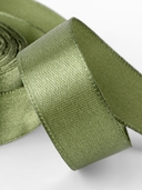 Декоративная атласная лента (2 см; 23 м; зелёная) — фото, картинка — 3